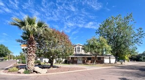 Exterior - 3BD/3BA + Office Luxury Pool Pet Friendly with a backyard oasis (Phoenix)