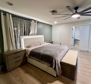 3 bedrooms, iron/ironing board, WiFi, bed sheets - 3BD/3BA + Office Luxury Pool Pet Friendly with a backyard oasis (Phoenix)