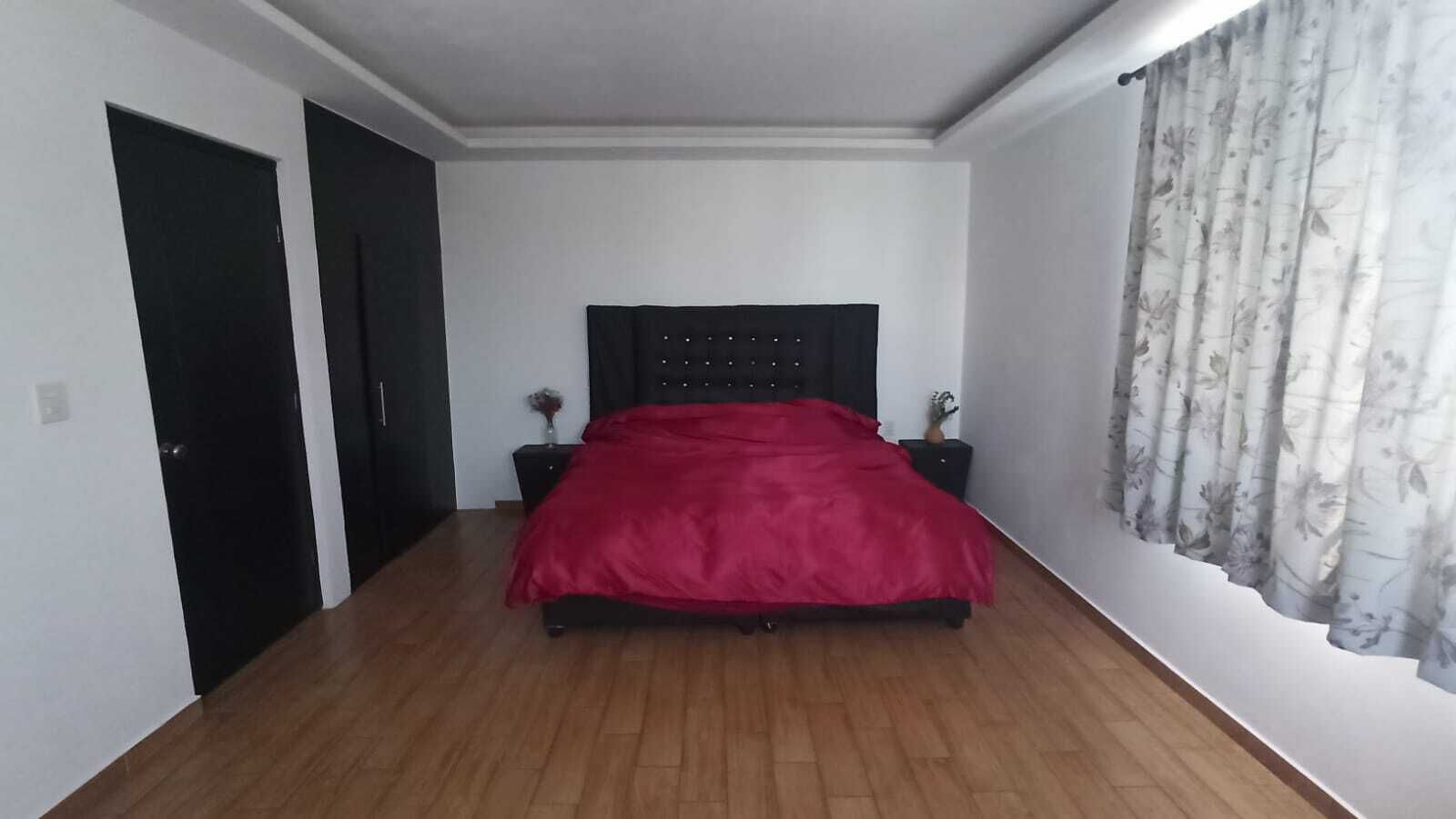 Iron/ironing board, bed sheets