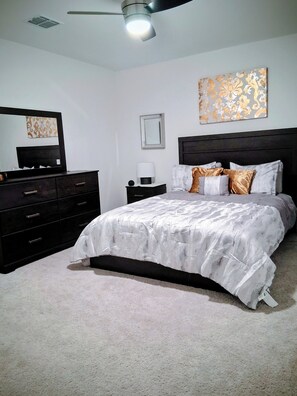 4 chambres, fer et planche à repasser, Wi-Fi gratuit, draps fournis