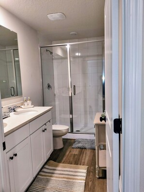 Shower, hair dryer, towels, soap - Peaceful home nearest to Flagler and Daytona Beaches. (Palm Coast)