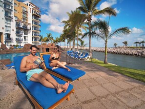 2 outdoor pools