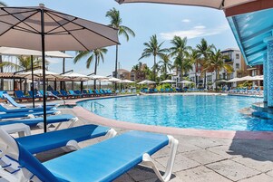2 piscinas al aire libre