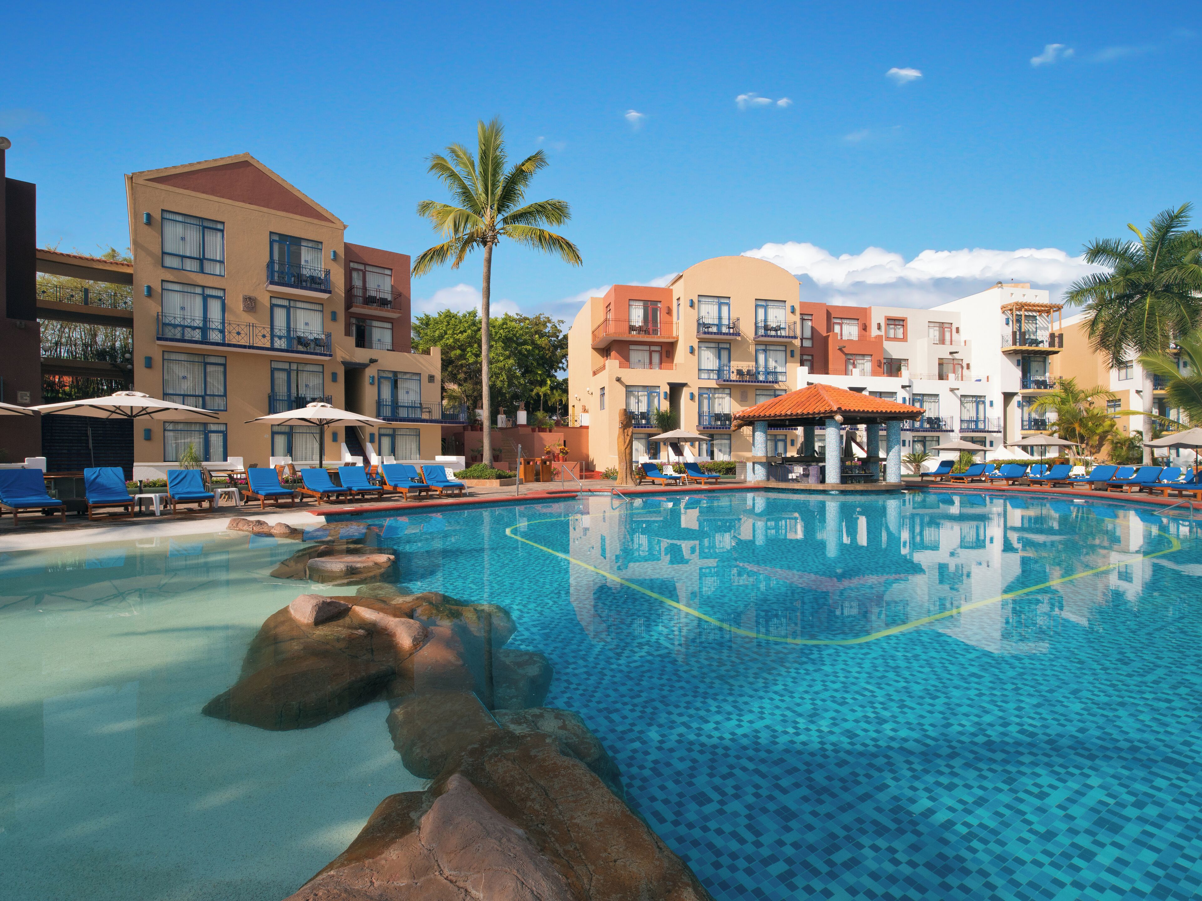 2 outdoor pools
