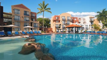 2 outdoor pools