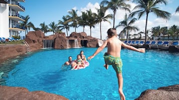 2 piscines extérieures