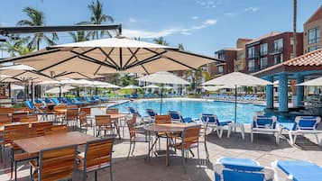 4 bars/lounges, swim-up bar, poolside bar, beach bar