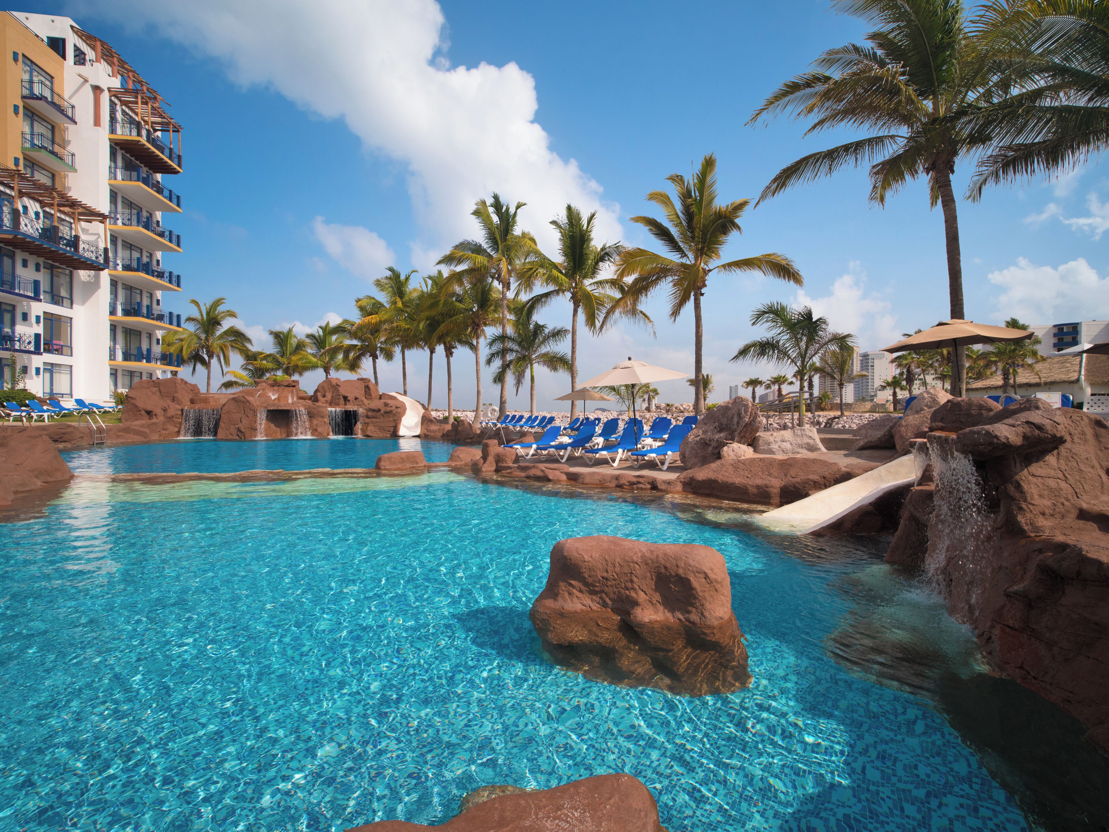 2 outdoor pools