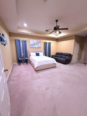 3 bedrooms, iron/ironing board, free WiFi, bed sheets - Beautiful, spacious 3br/2.5 bath home with easy access to shopping and dining (Slidell)
