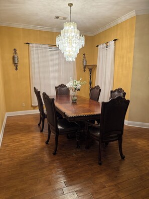 Dining - Beautiful, spacious 3br/2.5 bath home with easy access to shopping and dining (Slidell)
