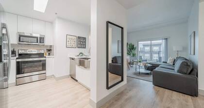 4BR with Balcony and City View + Parking