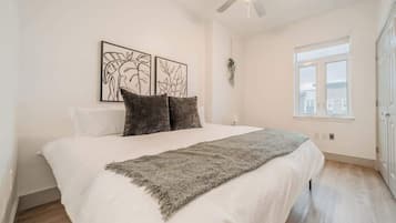 4 Schlafzimmer, Schreibtisch, BĂŒgeleisen/BĂŒgelbrett, WLAN