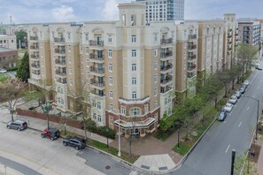 Exterior - 4BR with Balcony and City View + Parking (Charlotte)