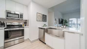 KĂŒhlschrank, Mikrowelle, Ofen, Herdplatte