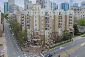 Exterior - Uptown 4 Bed w Balcony Downtown, Parking (Charlotte)