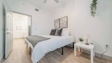 3 slaapkamers, een bureau, een strijkplank/strijkijzer, wifi