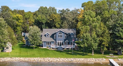 New! Open for Ice Fishing Extravaganza weekend! Spacious lake cabin with 9 beds