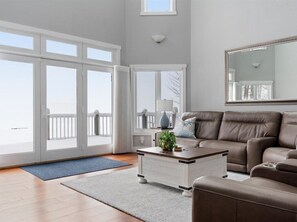 Televisio, takka, pöytäjalkapallopöytä, pöytätennispöytä