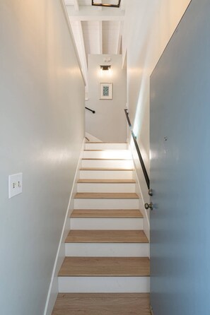 Interior - 304 Ruby A & B | Charming Balboa Island Duplex (Newport Beach)