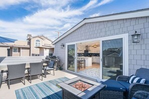 Outdoor dining - 304 Ruby A & B | Charming Balboa Island Duplex (Newport Beach)