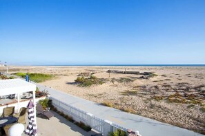 On the beach - 1121 E Balboa A/B | Wonderful Oceanfront Duplex, Big Patio (Newport Beach)