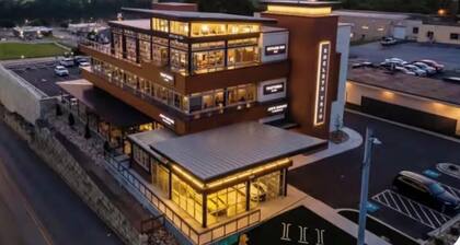 Charming 1-bedroom condo close to APSU and downtown.