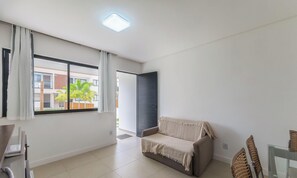 Basic Apartment | Living area - Casa em Cond. c/ piscina em Camaçari BSP0008 (Camaçari)