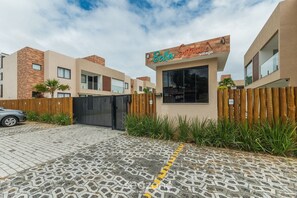 Basic Apartment | Exterior - Casa em Cond. c/ piscina em Camaçari BSP0008 (Camaçari)