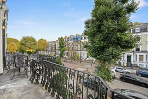 Property grounds - Luxury, Spacious (700sq ft), Prime West London Flat (London)