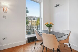 Dining - Luxury, Spacious (700sq ft), Prime West London Flat (London)