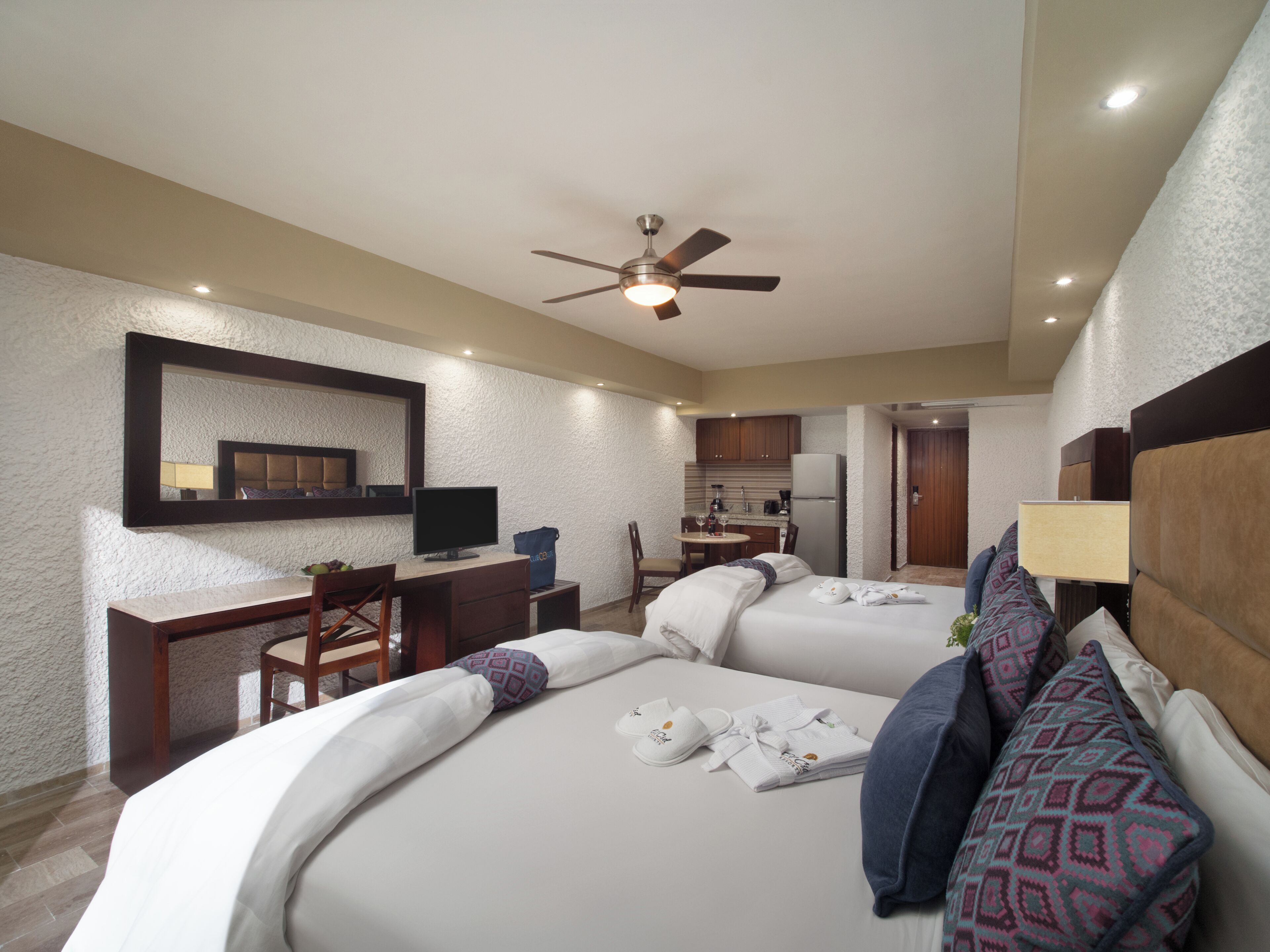 Luxury All Inclusive Elite | In-room safe, iron/ironing board, free WiFi, bed sheets