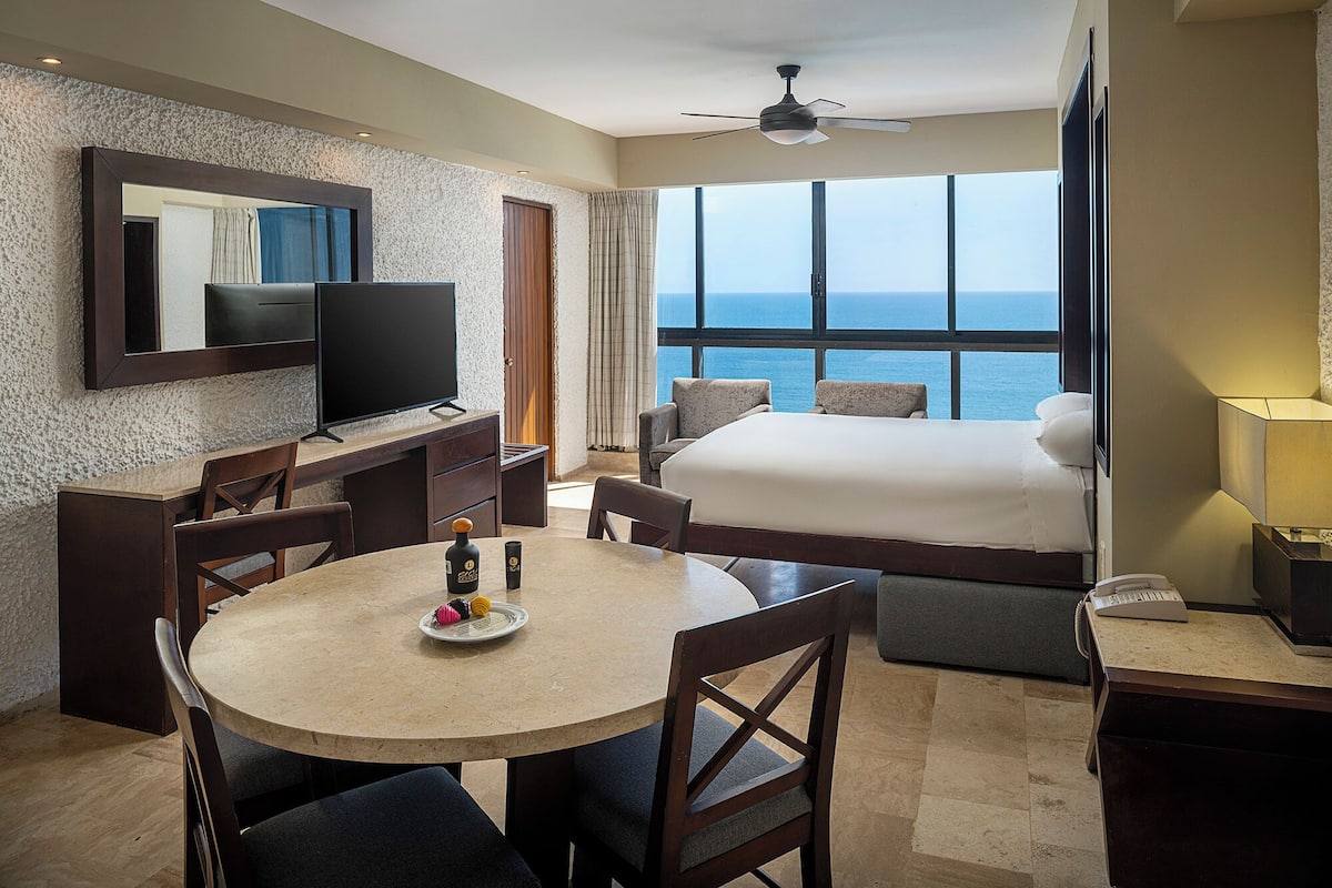 One Bedroom Suite All Inclusive Elite | Egyptian cotton sheets, premium bedding, down comforters
