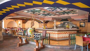 5 restaurants; breakfast, lunch and dinner served