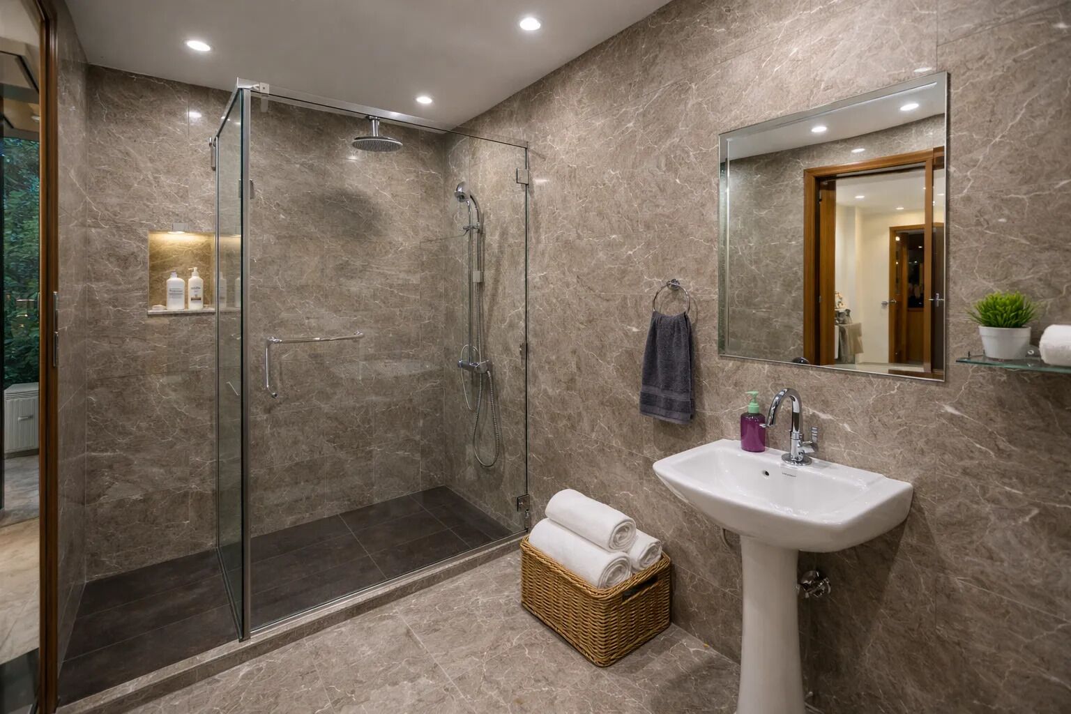 Deluxe Single Room | Bathroom | Free toiletries, hair dryer, towels, soap