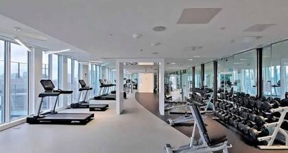 Cozy 1 bed 1bath condo DT toronto near Eaton Center *Great view*