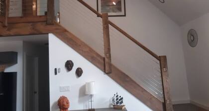 2-bedroom house in beautiful Rosendale NY with access to 100s of acres of woods