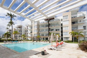 Outdoor pool - Marvelous 3-bedroom apartment with AC in sunny Punta Cana Privated Beach Access (Punta Cana)