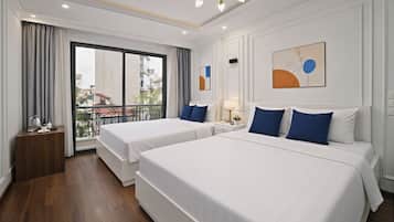 办公桌、笔记本电脑工作区、免费 WiFi