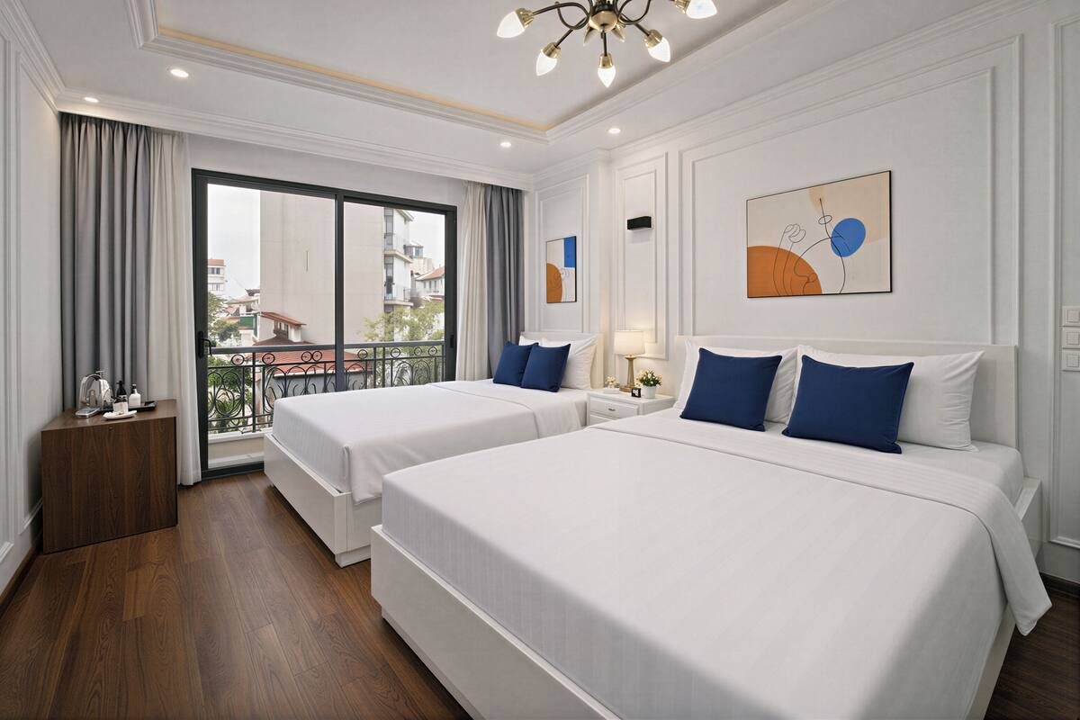 Kamar Quadruple Deluks, balkon, pemandangan kota | Meja kerja, ruang kerja ramah laptop, kedap suara, dan Wi-Fi gratis