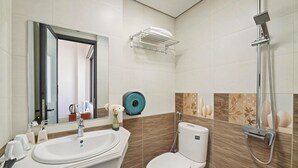 A modern bathroom with a sink, toilet, and shower. - Hanoi Miah 205 Hang Bong Hotel (Hanoi)