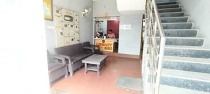 Lobby - Stayz Royale Mysuru - Near Mysuru Palace (Mysuru)