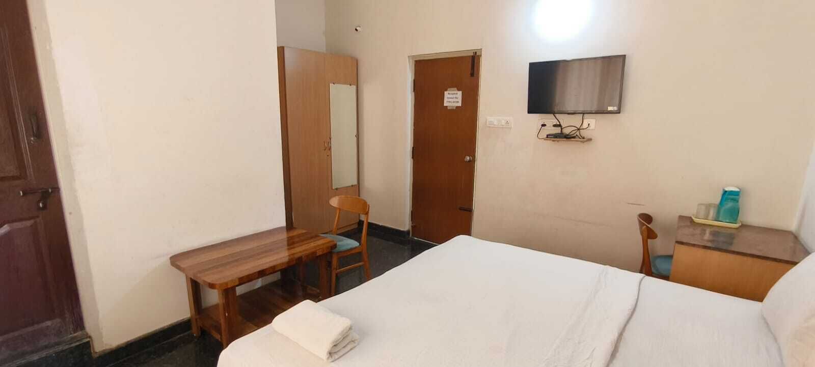 Deluxe Double Room | Desk, laptop workspace, free WiFi