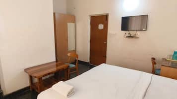 Deluxe Double Room | Desk, laptop workspace, free WiFi