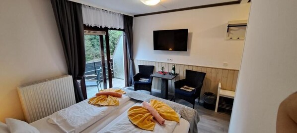 Comfort-Doppelzimmer, Balkon, Bergblick | Kostenloses WLAN