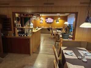 Buffet déjeuner gratuit tous les jours