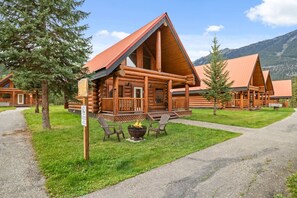Enjoy the fire pit area surrounded by lovely cabins, trees, and mountain views!