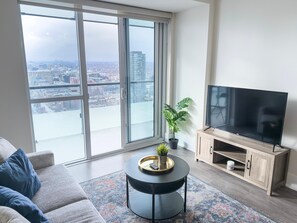 Smart TV - Luxurious 2 Washrooms Rogers Centre CN Tower Convention Centre with Free Parking (Toronto)