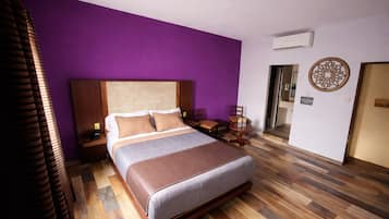 Habitación doble estándar, 1 cama Queen size, aire acondicionado | Cortinas blackout y wifi gratis