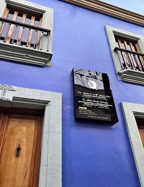 Exterior detail - Central & rear apartment - Rooftop, AC, Views! (Oaxaca de Juárez)