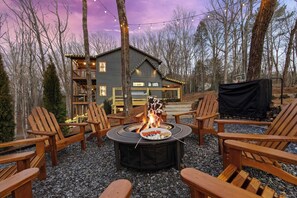Property grounds - Luxury mountain retreat loaded with amenities — private basketball court, massage chairs, hot tub, infrared sauna, putting green, fire pit, game spaces, and room for the whole family. Now Booking Summer Dates, Fall dates filling fast! (Blue Ridge)
